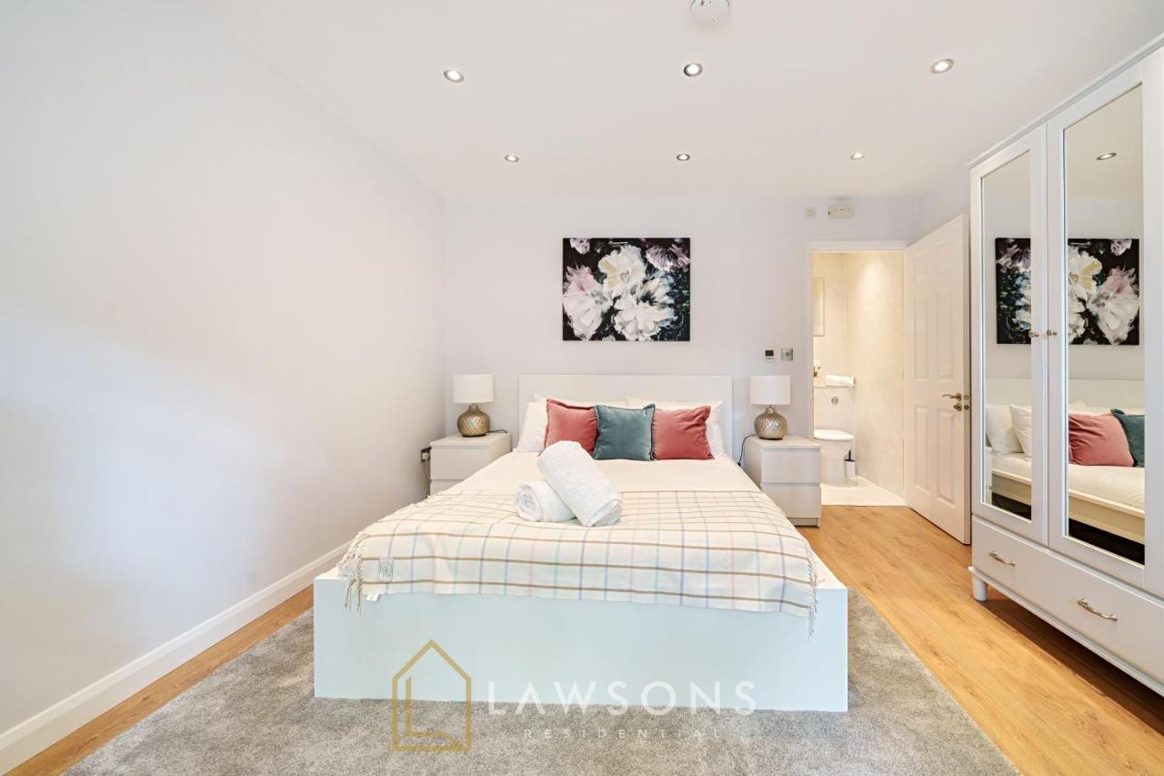 Stylish Living By Lawsons - 3 En Suites Windsor Eksteriør billede