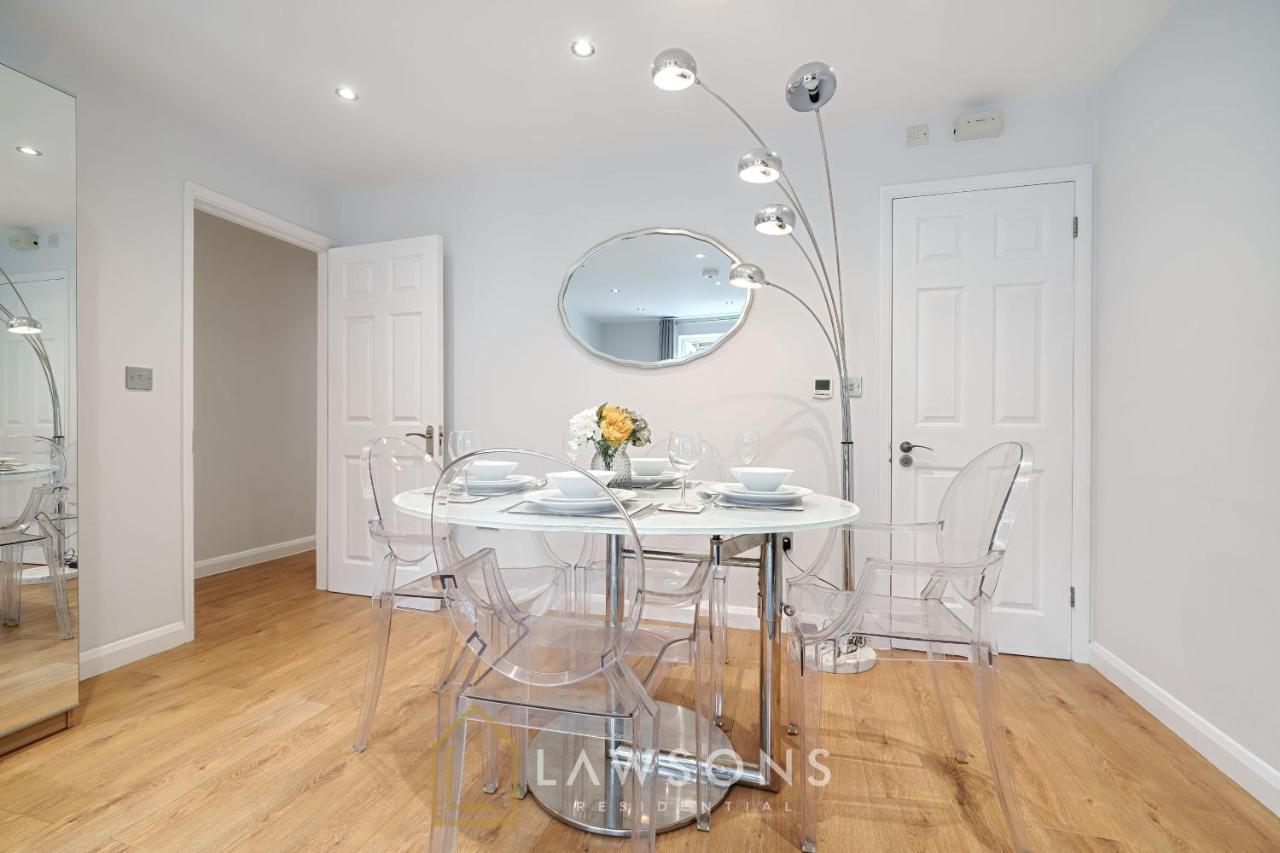 Stylish Living By Lawsons - 3 En Suites Windsor Eksteriør billede
